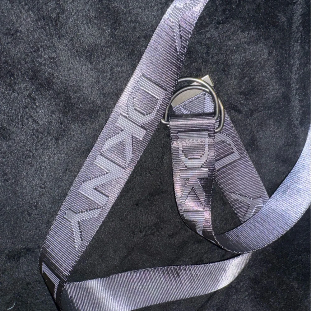 DKNY Donna Karan NY women’s Belt OS Silver/Gray Nylon Logo D Ring 48